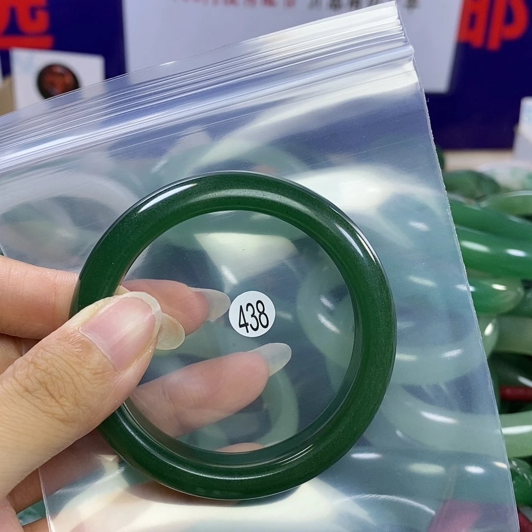 石英质玉手镯未镶嵌52
