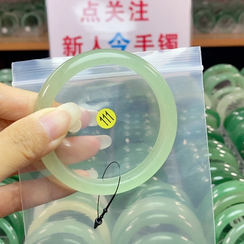 【闪购商品】石英质玉手镯未镶嵌58