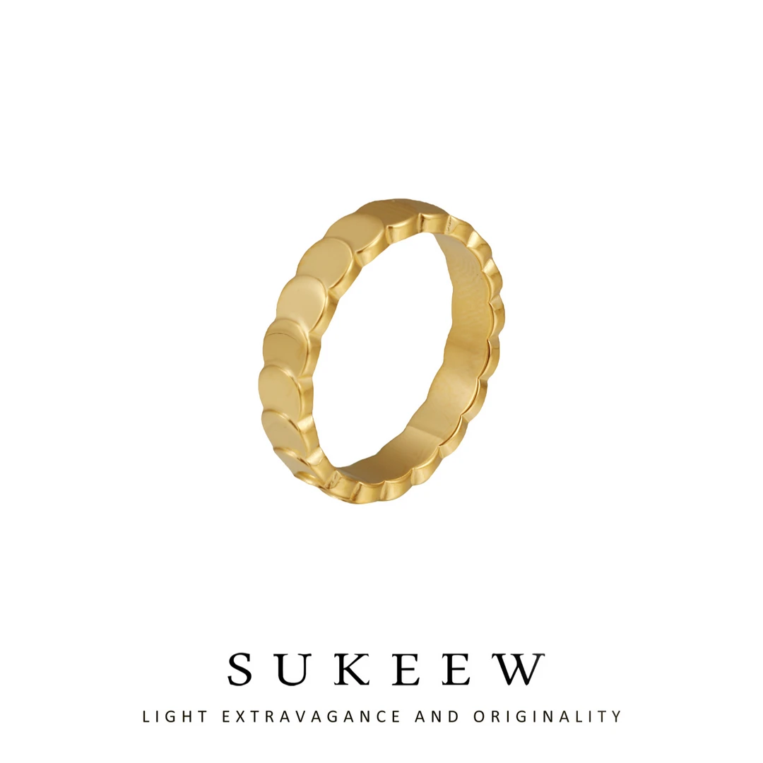 SUKEEW/酥可 镀k金 小众设计鱼鳞排列精致戒指135103