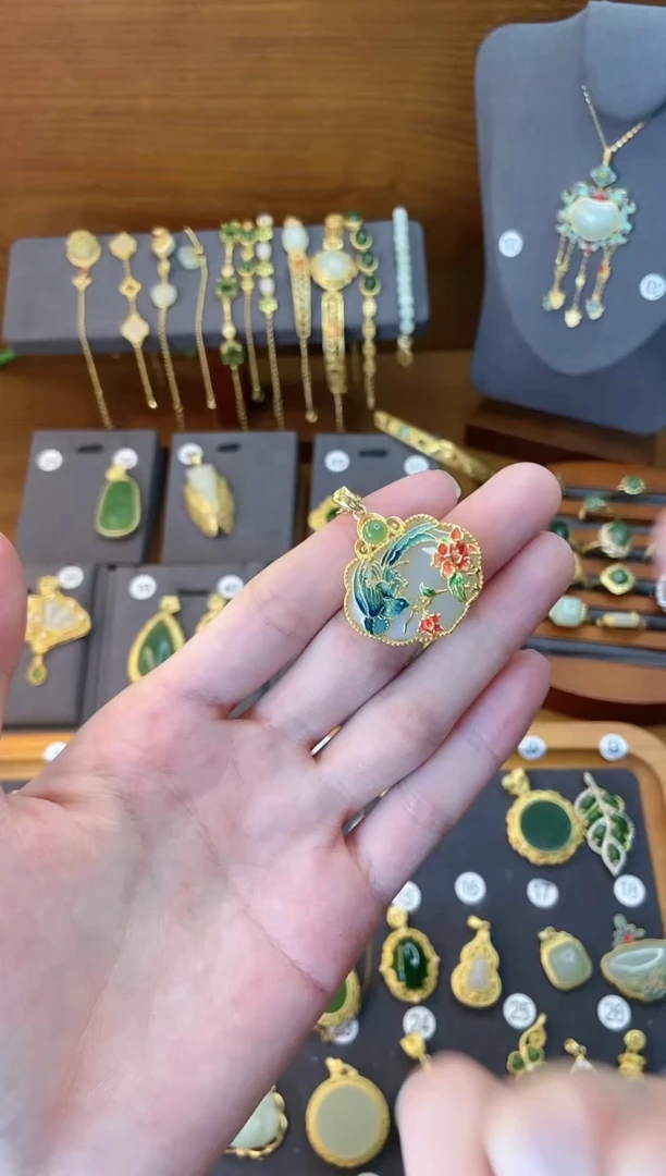 【闪购商品】和田玉吊坠(赠链)未镶嵌1