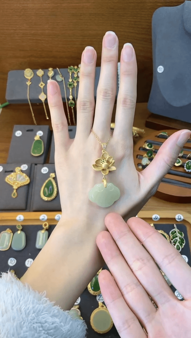 【闪购商品】和田玉吊坠(赠链)未镶嵌1