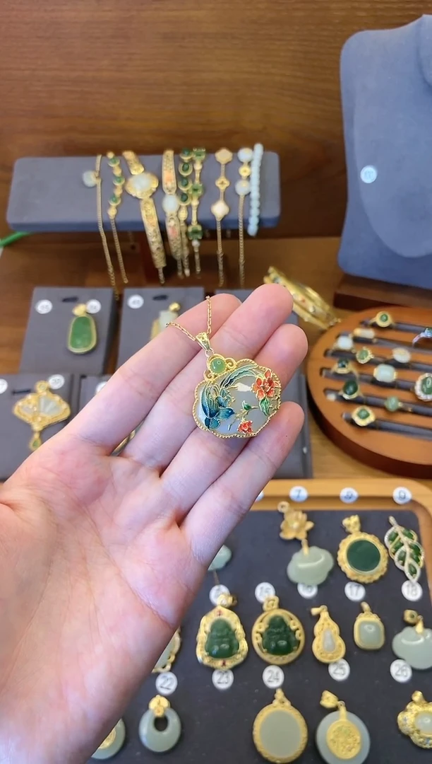 【闪购商品】和田玉吊坠(赠链)未镶嵌0