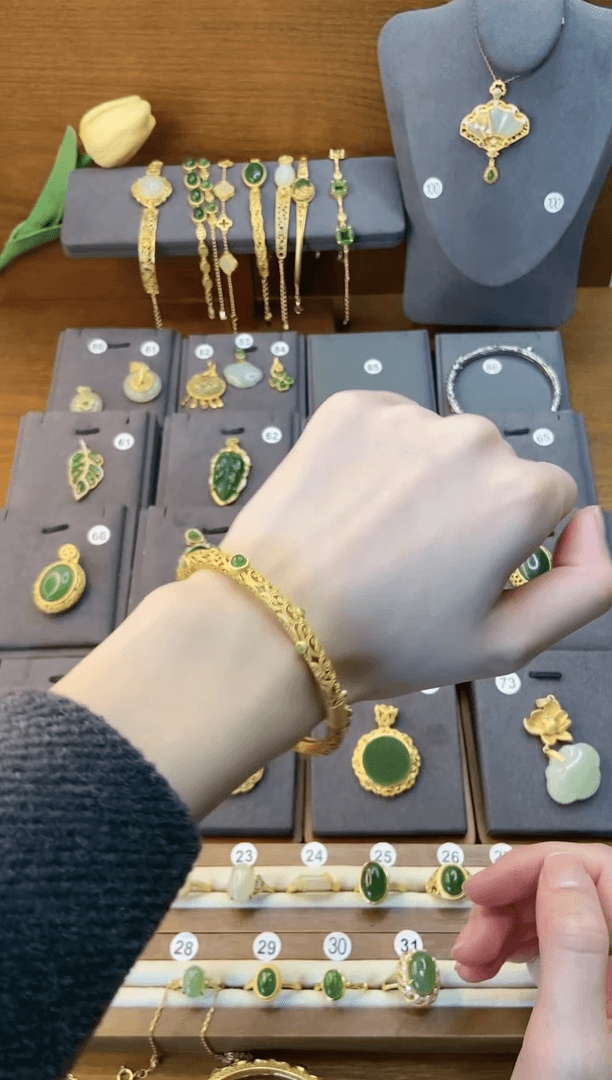 【闪购商品】和田玉手镯未镶嵌1