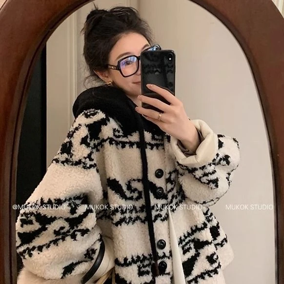 小个子羊羔毛短外套女高级感毛绒加厚保暖连帽上衣女冬季新款女装