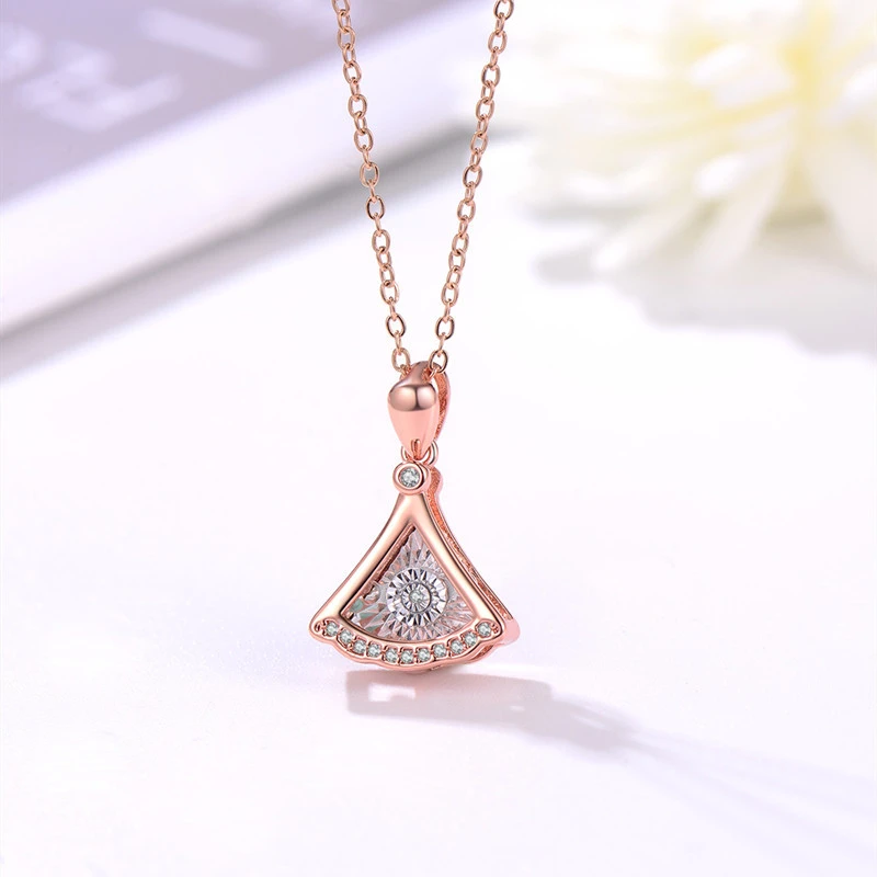 铜合金项链 隔壁老王 灵动扇形裙子吊坠时尚轻奢小众设计感锁骨链