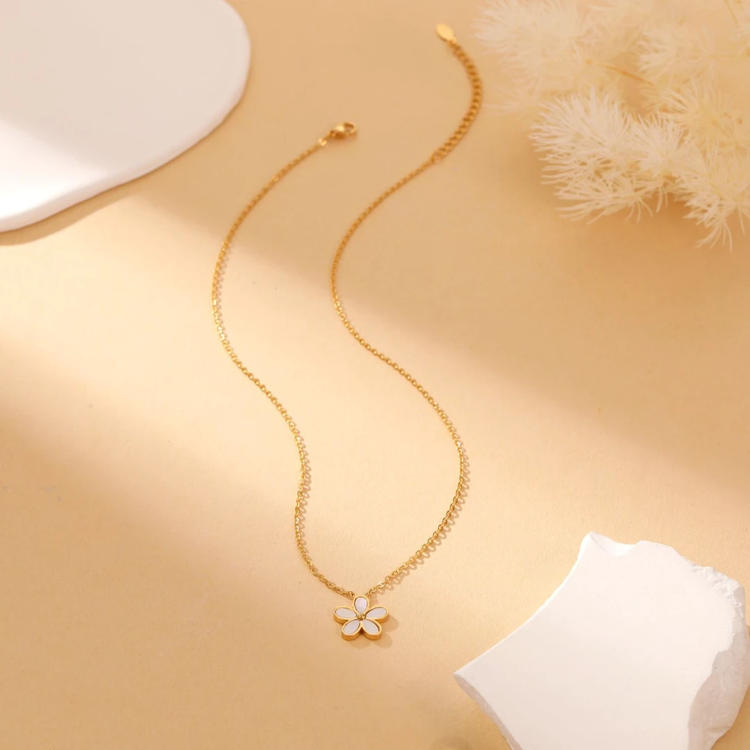 铜合金贝壳项链 五叶粘贝花项链时尚轻奢高级感百搭个性锁骨链