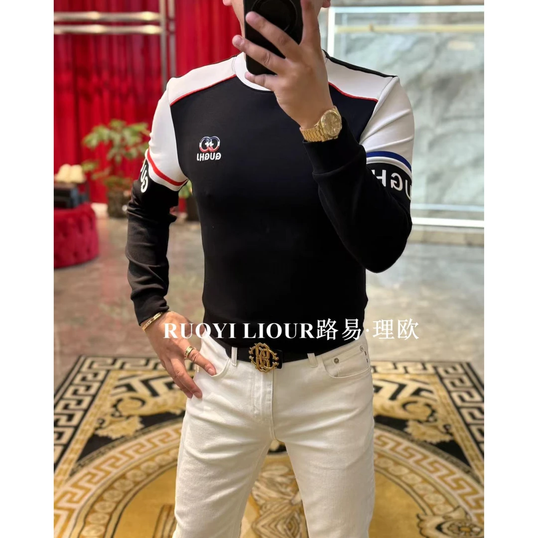 【路易理欧】2024欧货轻奢时尚纯色简约胸标秋冬圆领卫衣00713