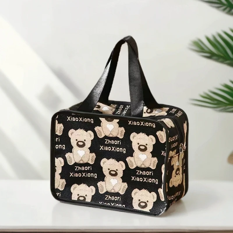 新款高品质皮革小熊手提化妆包便携化妆袋旅行洗漱包化妆品收纳包