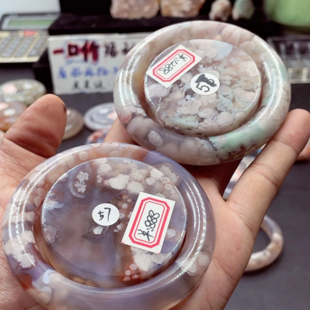 【闪购商品】石英质玉手镯未镶嵌猫*蕾