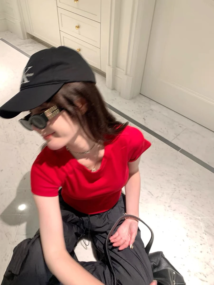 【XILEE优选】休闲百搭T恤女内搭潮流修身短袖随机发