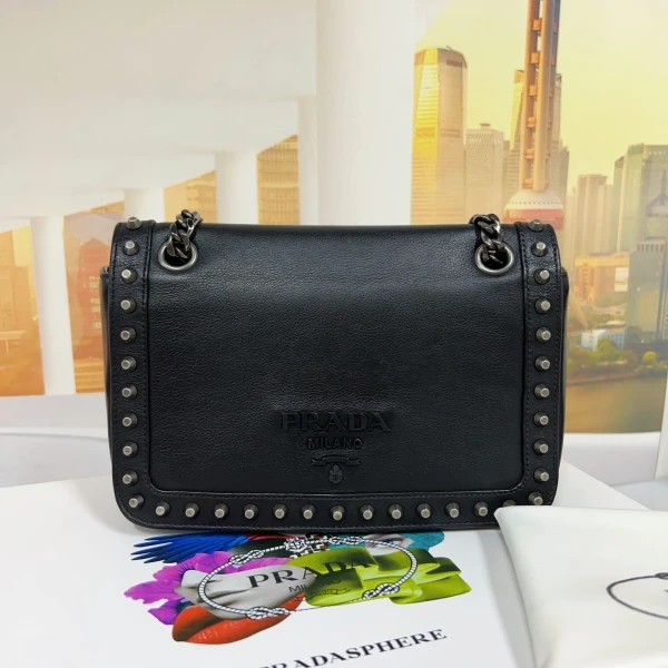 妃鱼/普拉达/95新/包包/市场价18000/240930XZ0011
