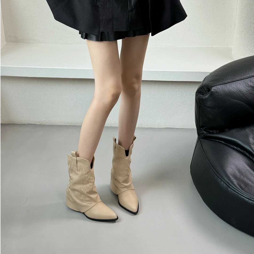 2025年秋冬新款休闲短靴时尚裤管靴女粗跟尖头刺绣靴子西部牛仔靴