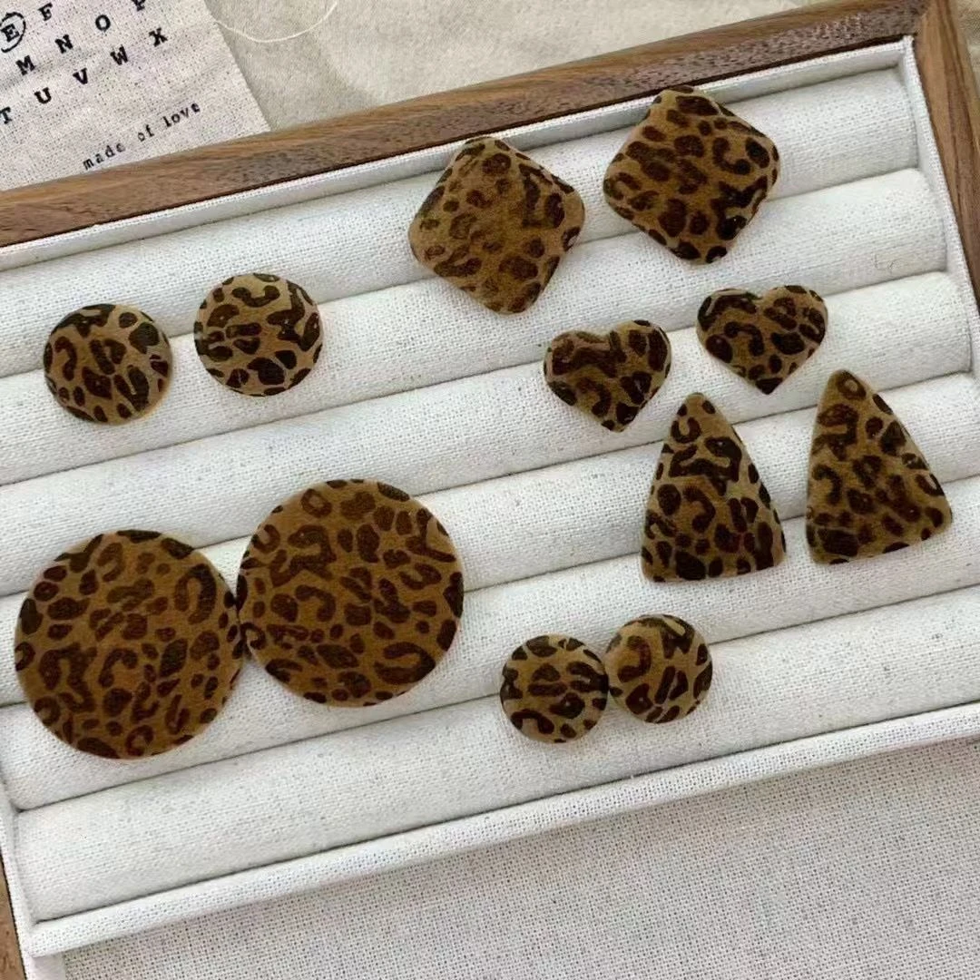 铜合金绒毛耳饰 爱心豹纹耳钉复古耳环高级耳坠植绒秋冬新款耳圈