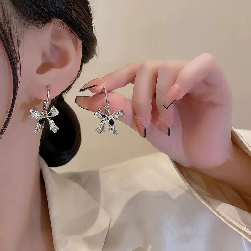 铜合金合成锆石耳饰 甜酷蝴蝶结锆石耳环女风小众设计感耳钉素款