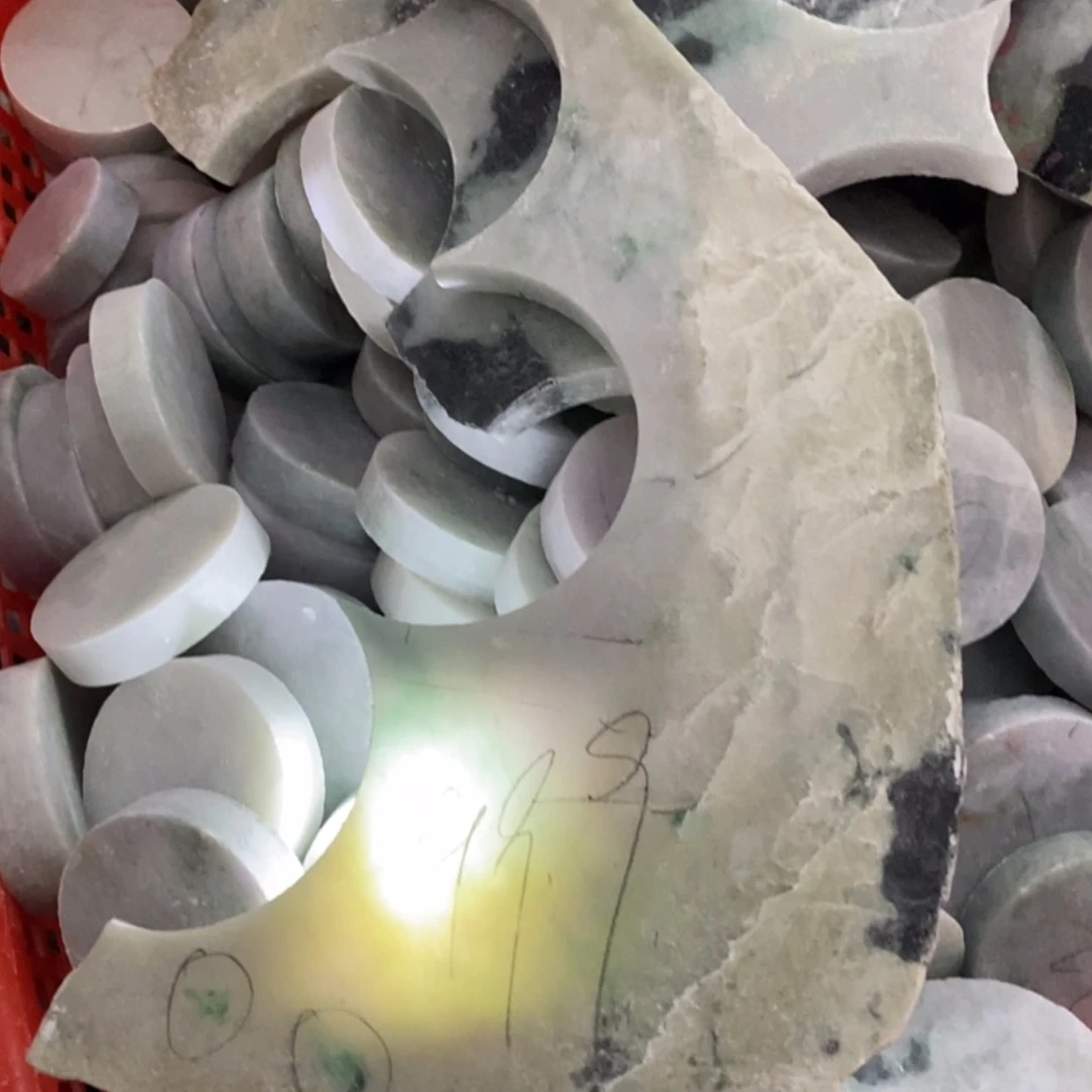 【闪购商品】翡翠颈饰未镶嵌