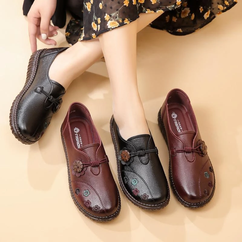 秋秋款妈妈鞋单鞋舒适软底中年皮鞋中老年人防滑平底防滑奶奶女鞋