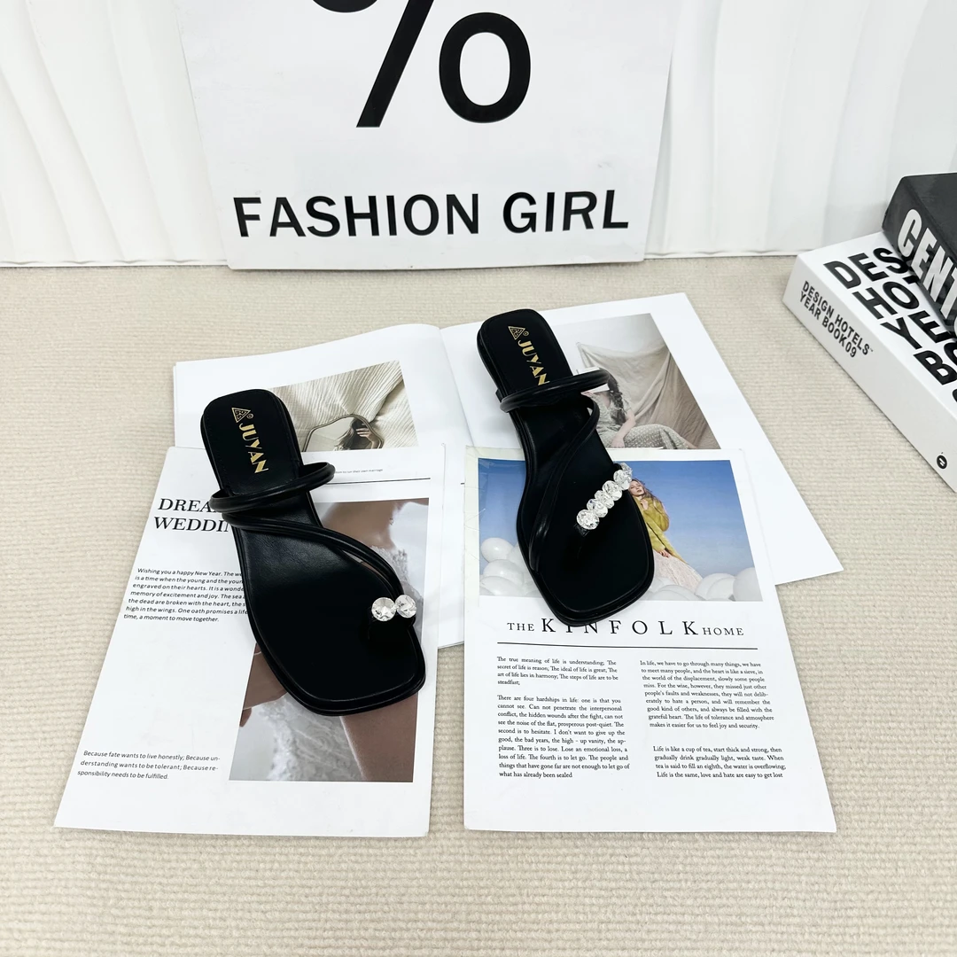 2024新款时尚休闲百搭女款凉鞋/CC/9517-8