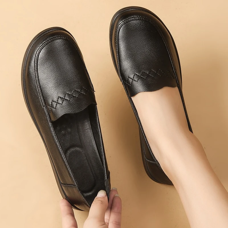 中年透气牛皮软底妈妈鞋秋季防滑中老年皮鞋牛皮女鞋舒适软底单鞋