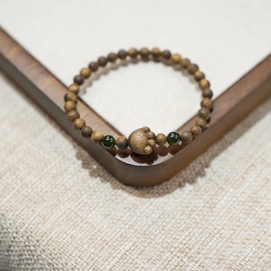 沉香【珊木居】S211 财在手中 沉香和田玉  猫爪单圈手串