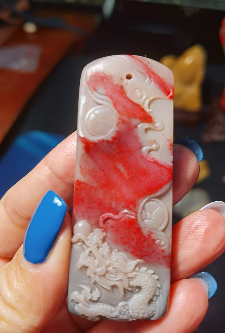 昌化鸡血石挂件，藕粉地鸡血牌