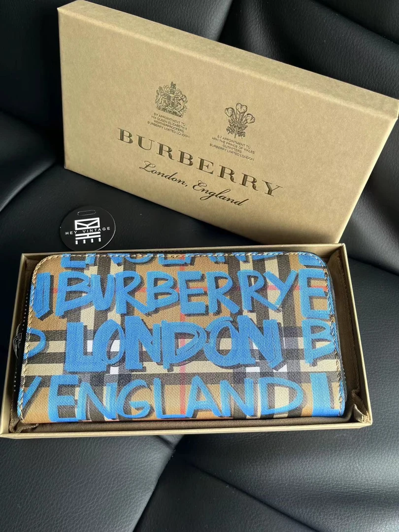 全新未使用 BURBERRY/博柏利 bbr蓝色长款钱包 19cm 8896914