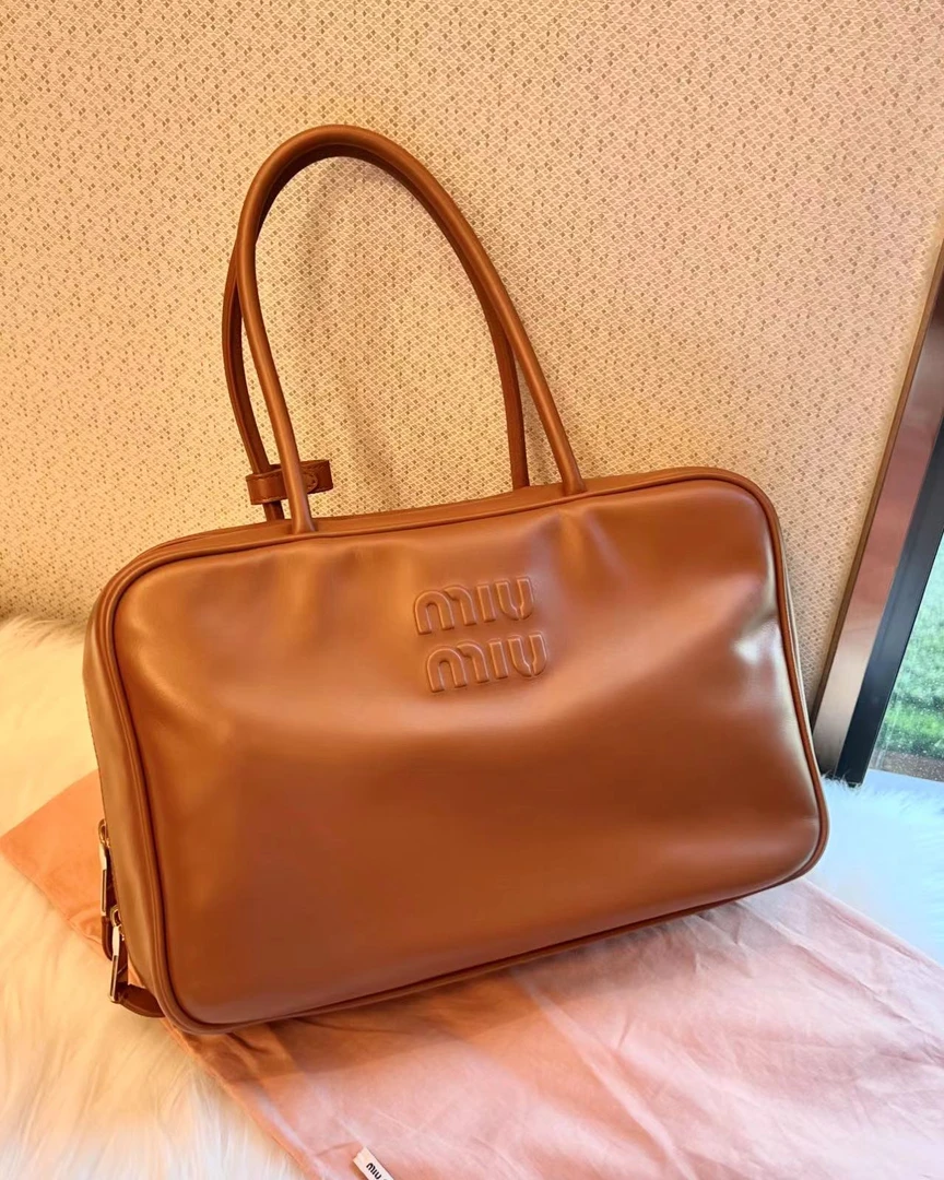 全新未使用 MIU MIU/缪缪 干邑色公文包 34cm
