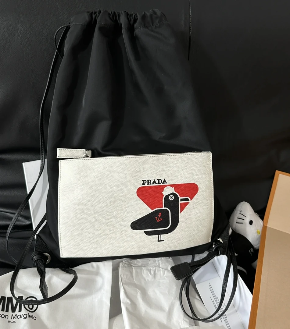 95新 Prada/普拉达  prada 抽绳双肩包  32cm 9074327