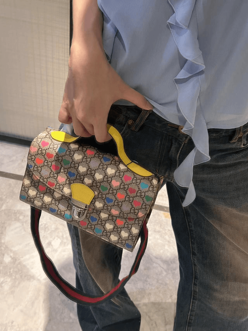 95新 GUCCI/古驰 展会漏价！彩色涂鸦邮差包