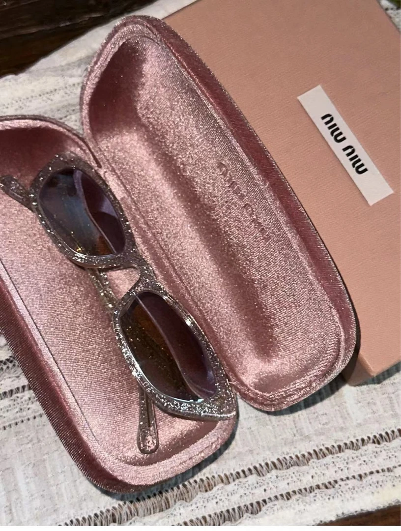 全新未使用 MIU MIU/缪缪 银色闪亮猫眼墨镜 8943853