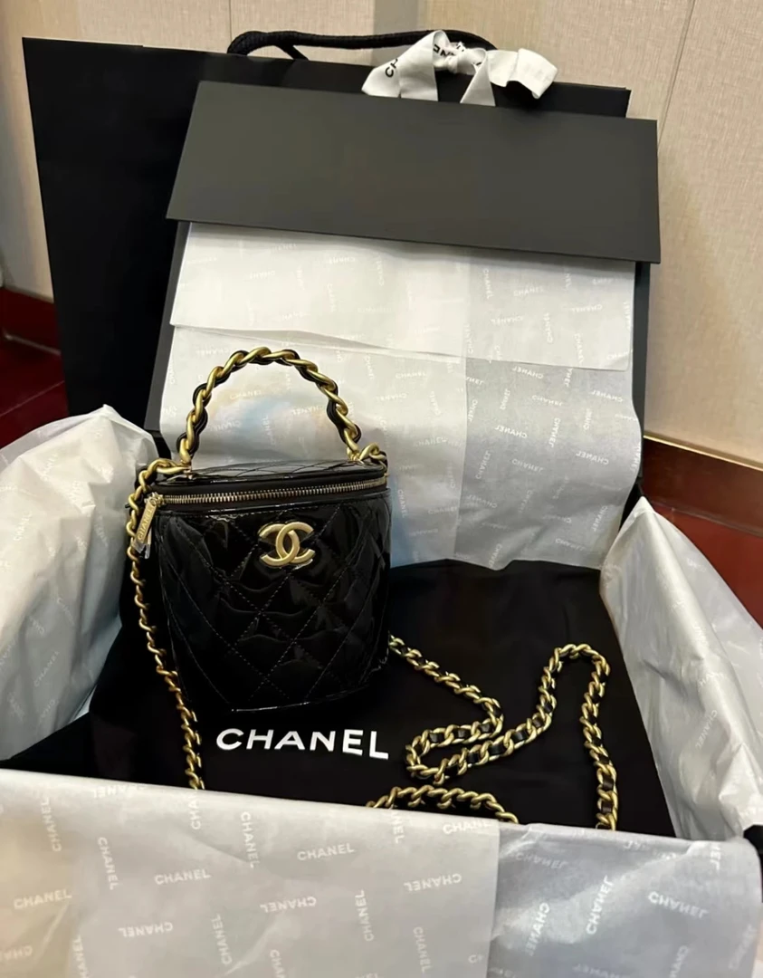 95新  黑黑中古/CHANEL 黑金漆皮水桶包 10cm 7637501