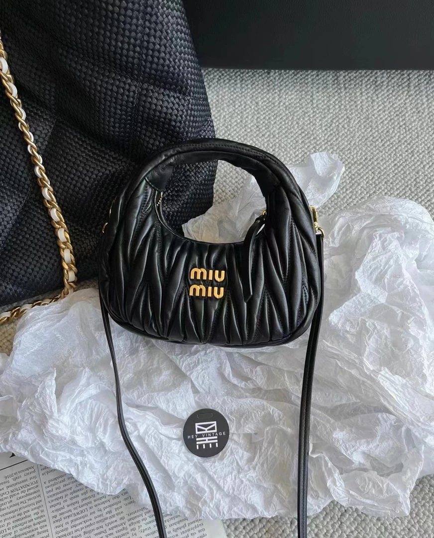 95新 MIU MIU/缪缪 黑金腋下褶皱mini hobo包  18cm 9106124