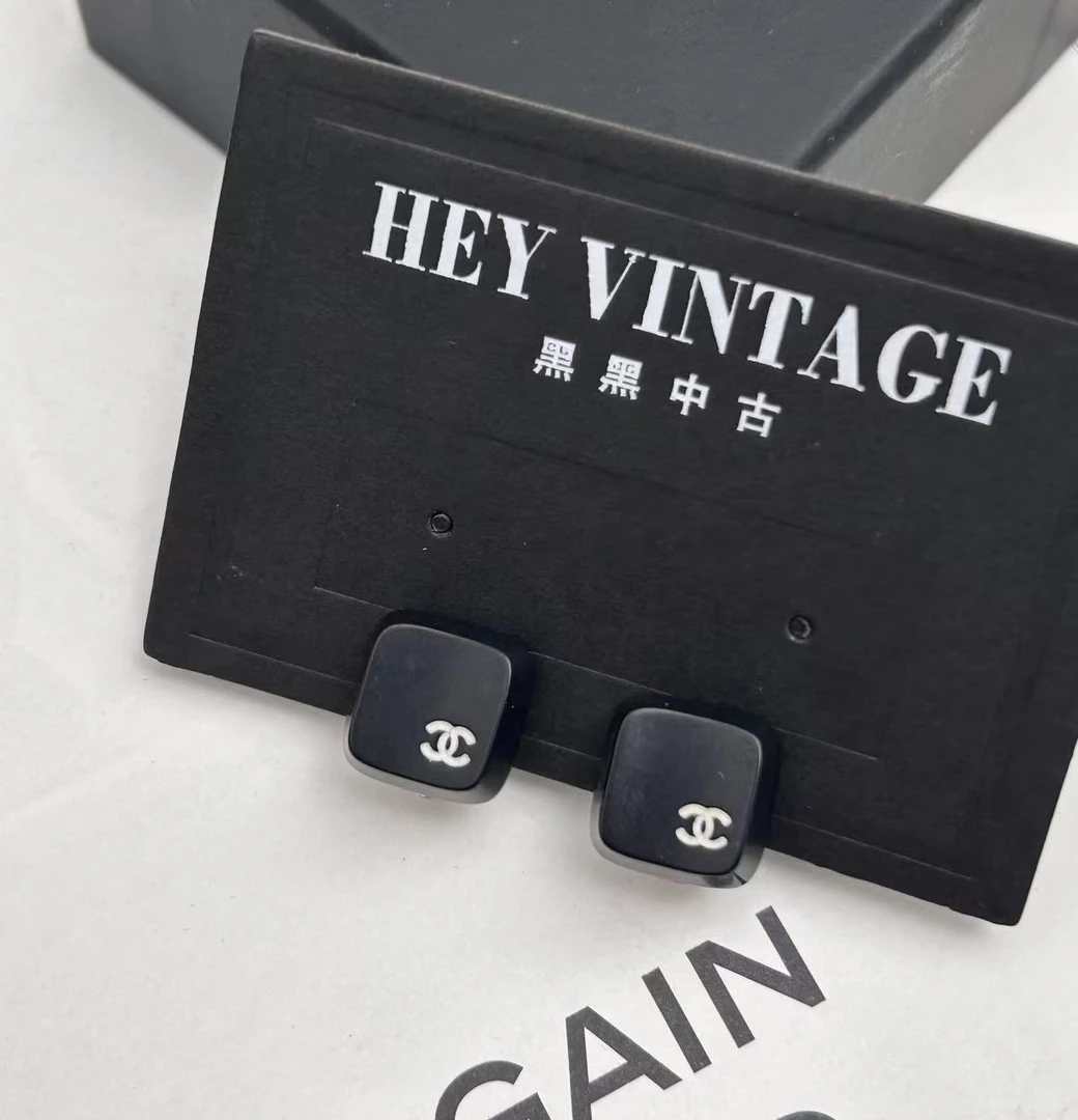 95新  黑黑中古/chanel  黑色键盘耳钉 6667354