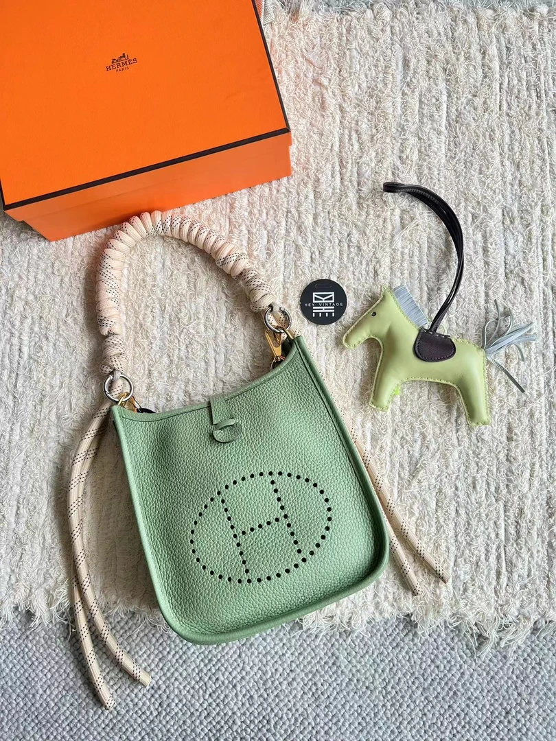 99新 Hermes/爱马仕 牛油果绿 mini伊芙琳包 16cm 5673842