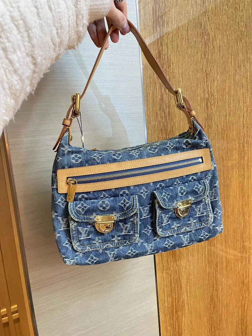 95新 展会外场 LV 单宁牛仔baggy包