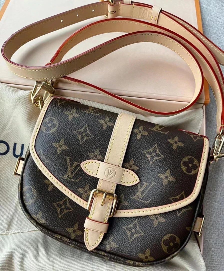 全新未使用  黑黑中古/lv 新款双子星包 19cm 8311339