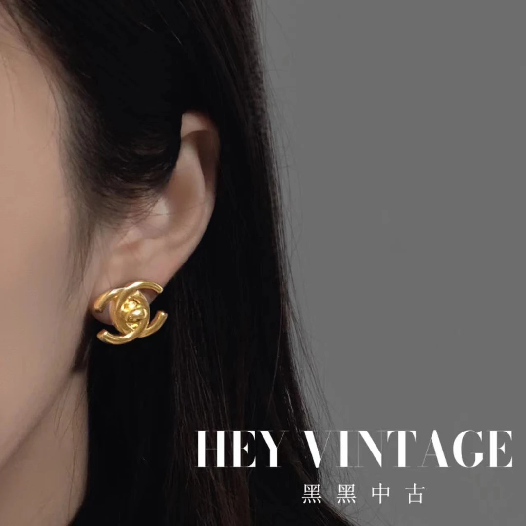 95新  CHANEL 金色书包扣耳夹 4202930