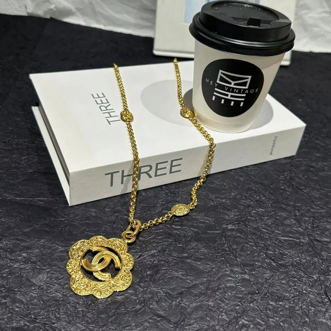 95新 chanel 中古葡萄藤毛衣链 2976681