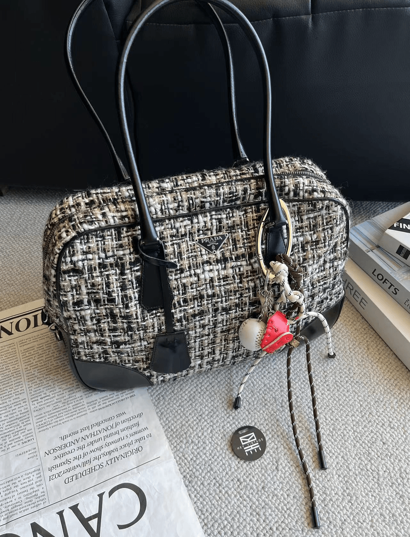 95新 Prada/普拉达 毛呢黑色公文包  33cm 9106083