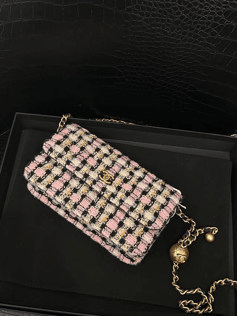 95新 Chanel/香奈儿 展会外场 粉色毛呢金球CF包