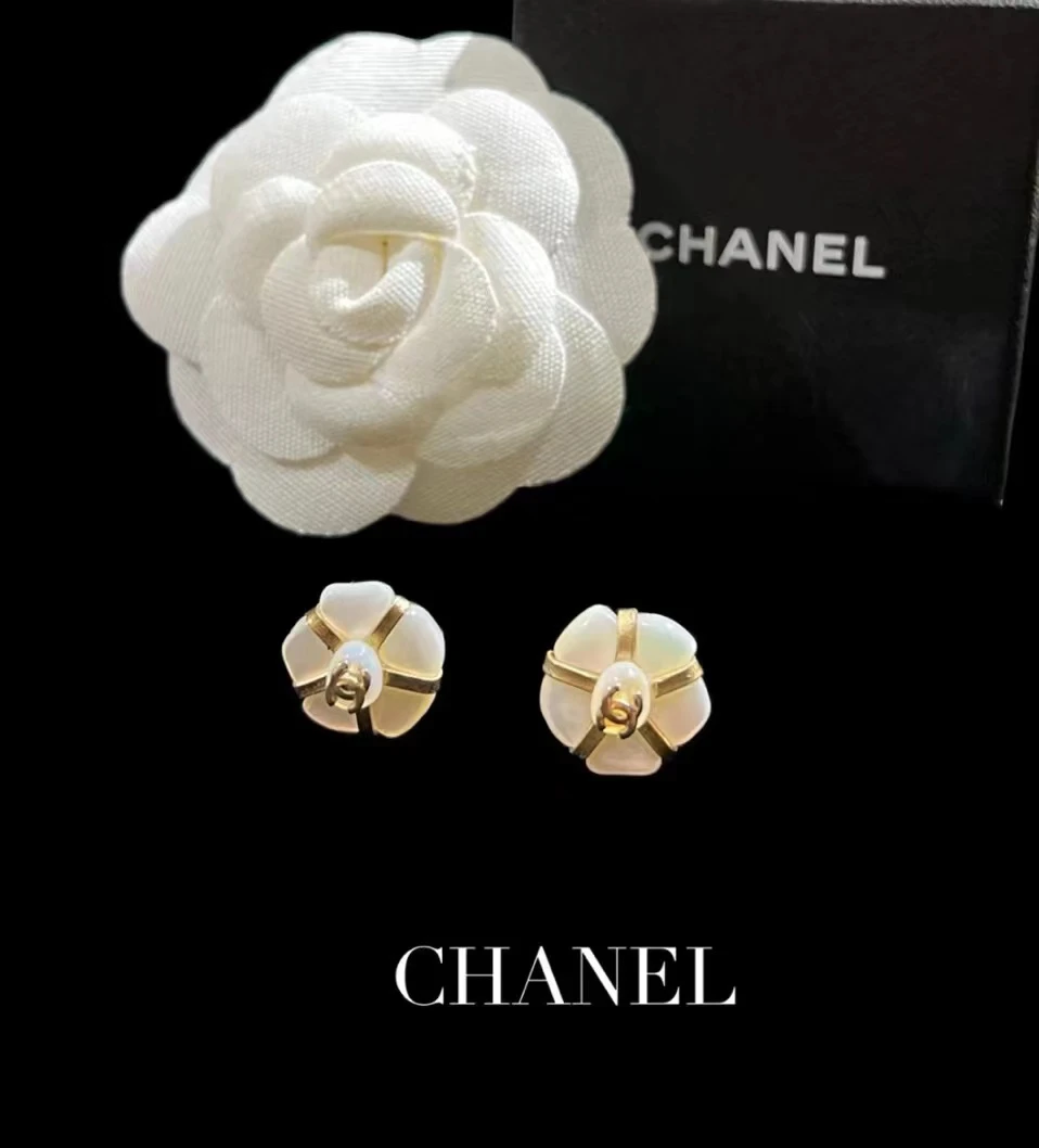 95新 Chanel/香奈儿 Chanel 白色山茶花耳钉 8613367