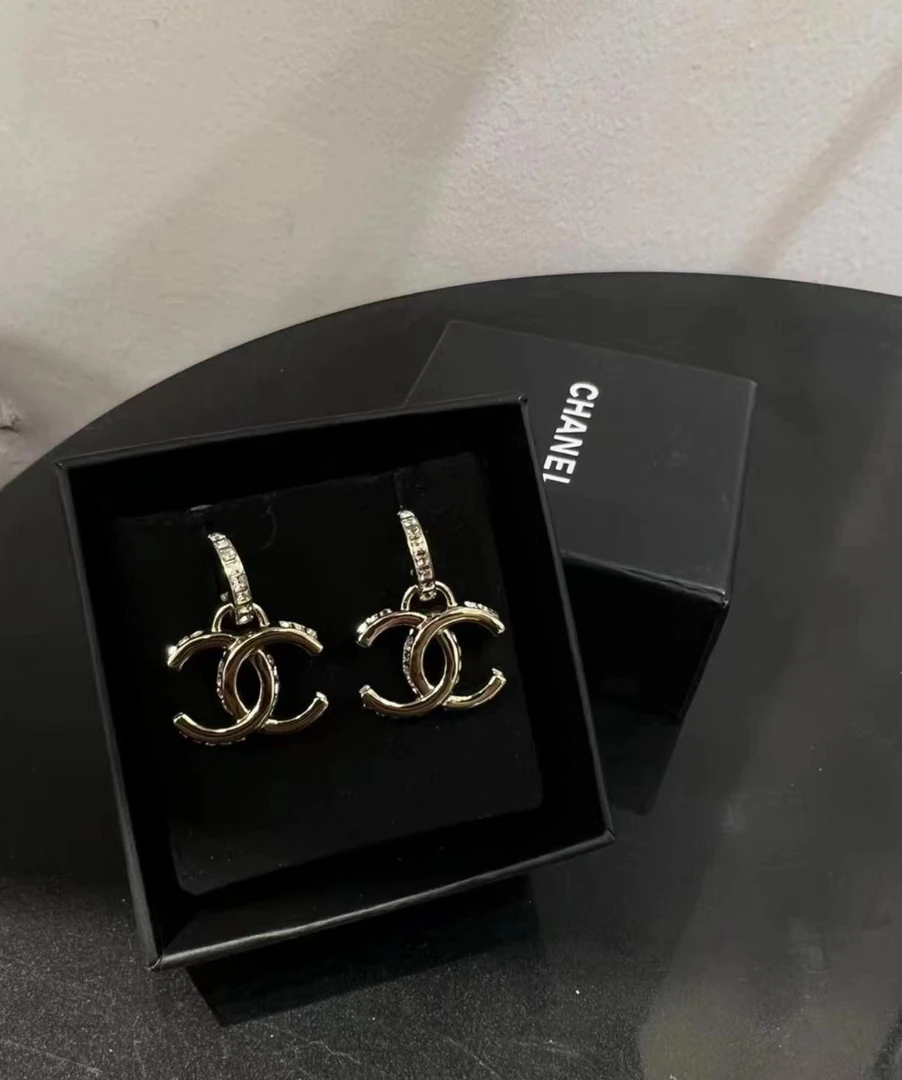 99新 Chanel/香奈儿 展会漏价！！银色双C耳钉