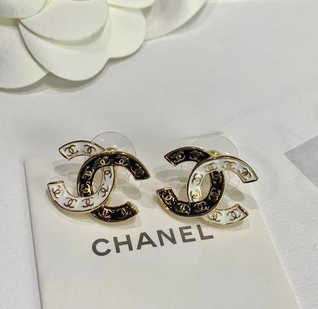 全新未使用  黑黑中古/Chanel 24p 黑白珐琅满双C 耳钉 7270917