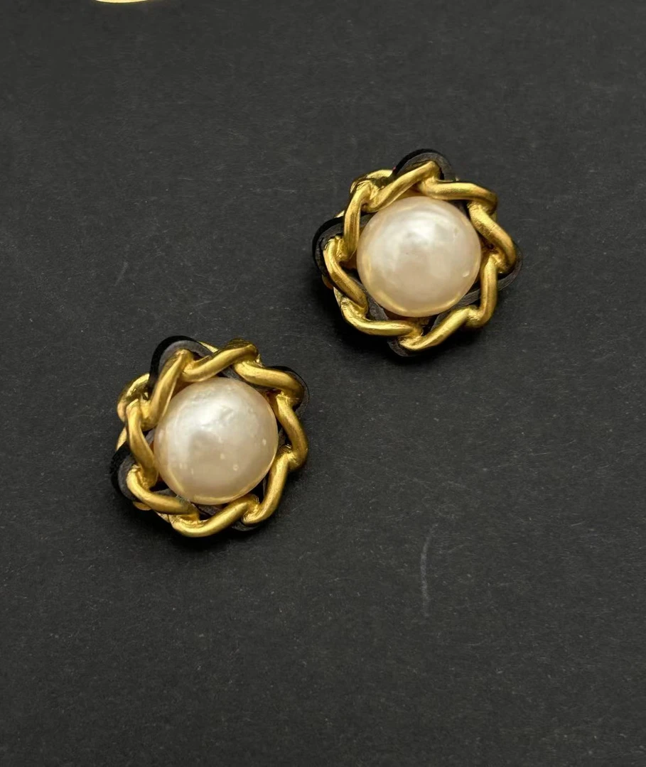 95新  黑黑中古/chanel 中古黑金皮穿链珍珠耳夹 6667810