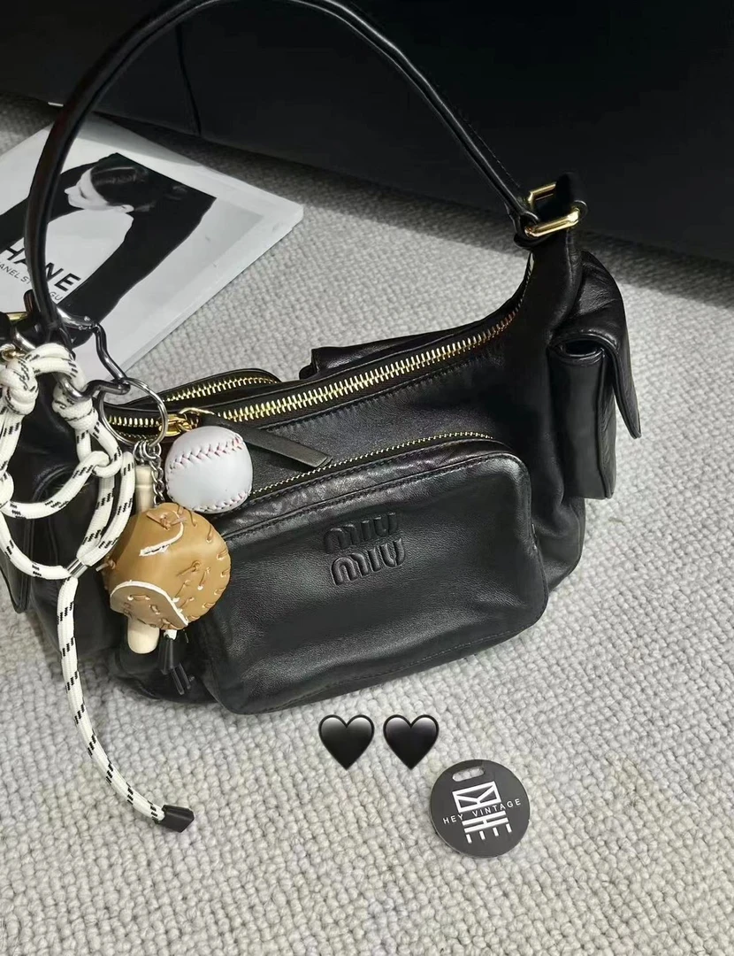 95新 MIU MIU/缪缪 黑金hobo机车包 20cm 8603544