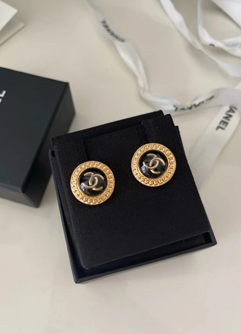 99新 Chanel/香奈儿 展会漏价！黑金纽扣耳钉