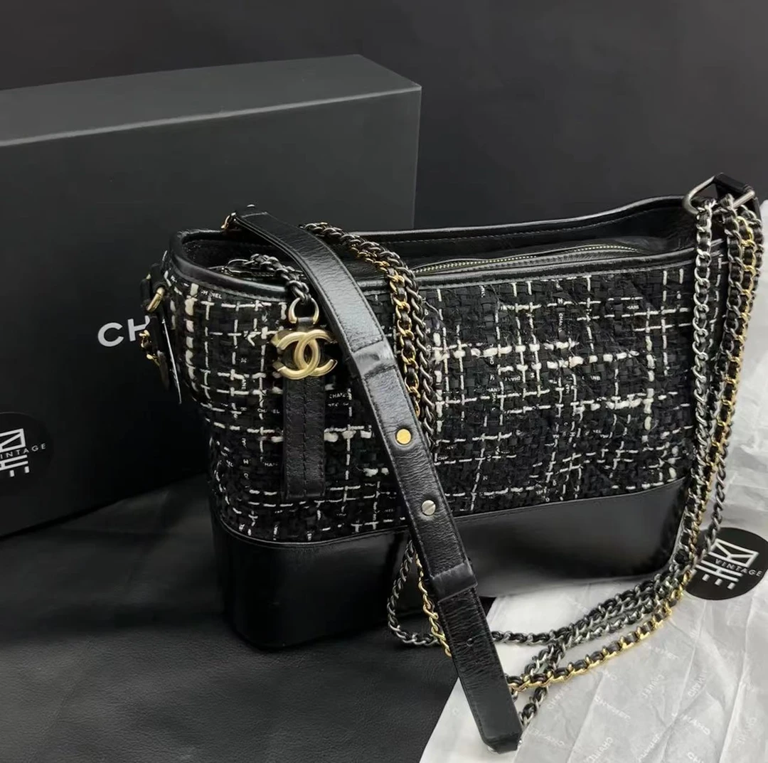 95新  黑黑中古/Chanel 黑白毛呢中大号流浪包  20cm 6474012