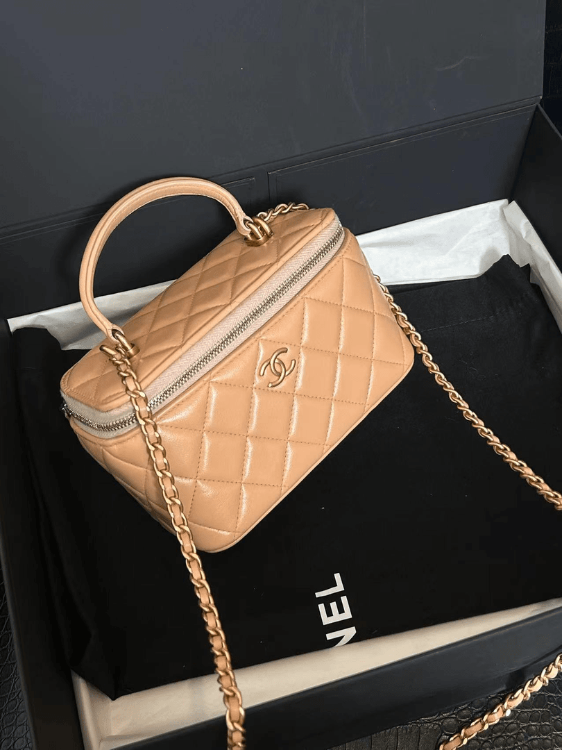 95新 Chanel/香奈儿 展会外场 奶茶色手提盒子包