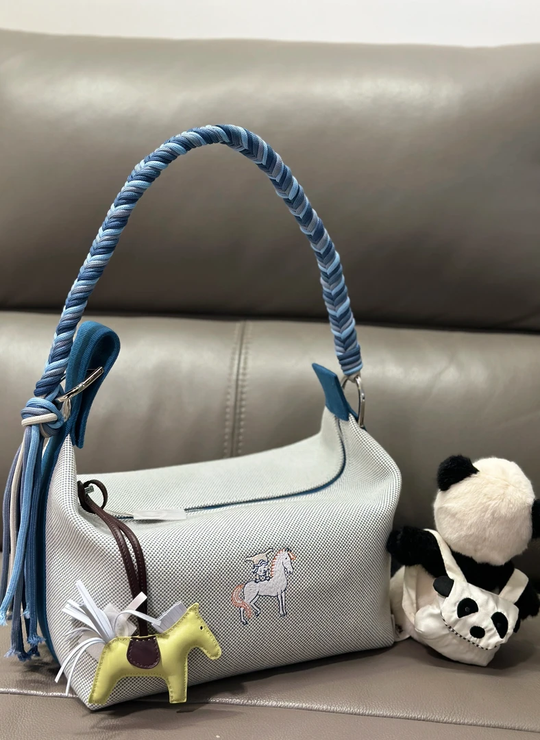 全新未使用 Hermes/爱马仕 展会漏价！！白色饭盒包