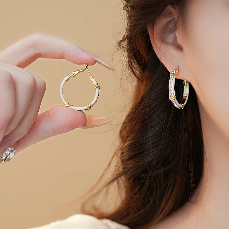 合金耳饰 镶钻打结耳环简约气质百搭耳圈轻奢高级感耳饰