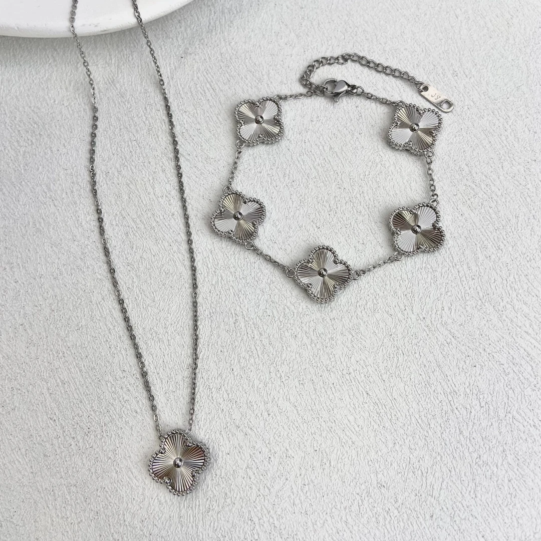 钛钢项链 AIYO/AIYO轻奢项链四叶花高定项链手链套装幸运草百搭